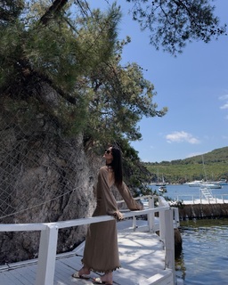 Derya Pinar Ak feet photo thumbnail