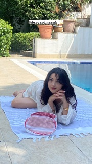 Derya Pinar Ak feet photo thumbnail