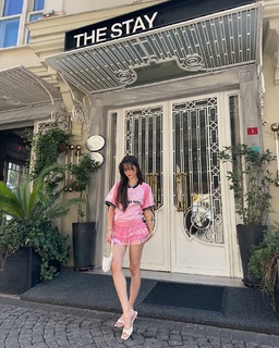 Derya Pinar Ak feet photo thumbnail