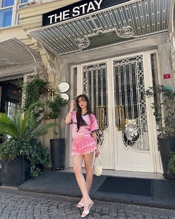 Derya Pinar Ak feet photo thumbnail