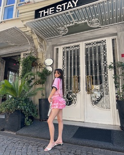 Derya Pinar Ak feet photo thumbnail