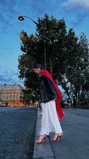 Derya Pinar Ak feet photo thumbnail