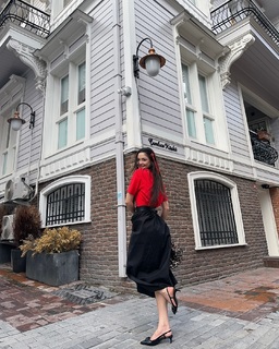 Derya Pinar Ak feet photo thumbnail