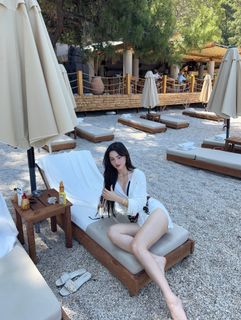 Derya Pinar Ak feet photo thumbnail