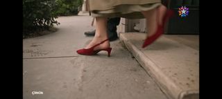 Derya Pinar Ak feet photo 18