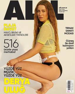 Derya Ulug feet photo 2