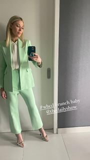 Desi Lydic feet photo thumbnail