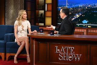 Desi Lydic feet photo thumbnail