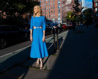 Desi Lydic feet photo thumbnail