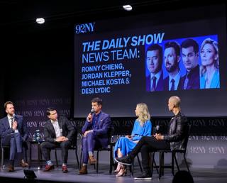 Desi Lydic feet photo thumbnail