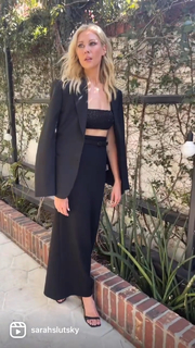 Desi Lydic feet photo thumbnail