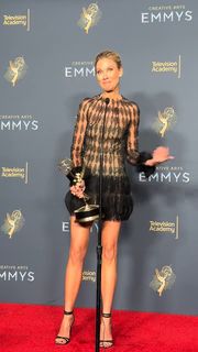 Desi Lydic feet photo thumbnail