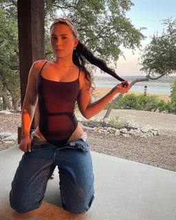 Desirae Elizabeth feet photo 12