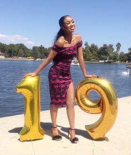 Desiree Mitchell feet photo thumbnail