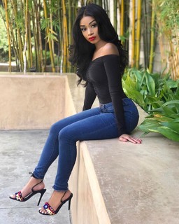 Desiree Mitchell feet photo thumbnail