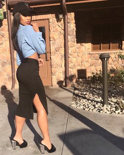 Desiree Mitchell feet photo thumbnail