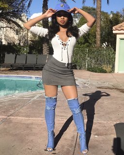 Desiree Mitchell feet photo thumbnail