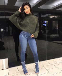 Desiree Mitchell feet photo thumbnail
