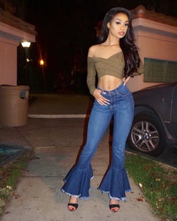 Desiree Mitchell feet photo thumbnail