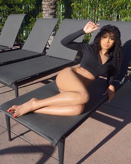 Desiree Mitchell feet photo thumbnail