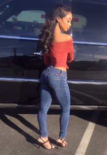 Desiree Mitchell feet photo thumbnail