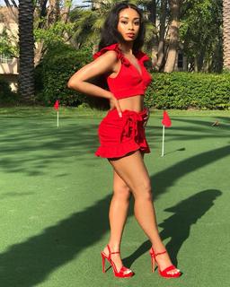 Desiree Mitchell feet photo thumbnail
