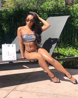 Desiree Mitchell feet photo thumbnail