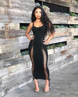 Desiree Mitchell feet photo thumbnail