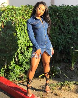 Desiree Mitchell feet photo thumbnail