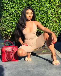 Desiree Mitchell feet photo thumbnail