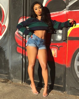 Desiree Mitchell feet photo thumbnail