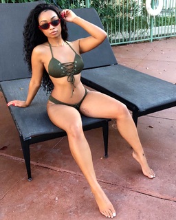 Desiree Mitchell feet photo thumbnail
