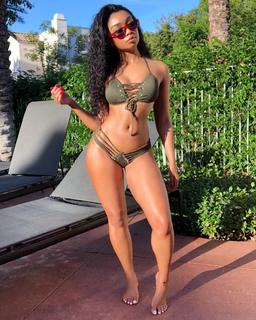 Desiree Mitchell feet photo thumbnail