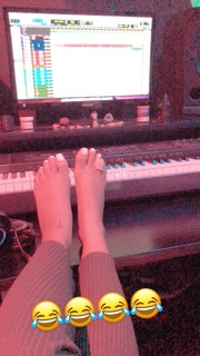Desiree Mitchell feet photo thumbnail