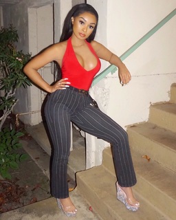 Desiree Mitchell feet photo thumbnail