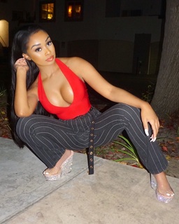 Desiree Mitchell feet photo thumbnail