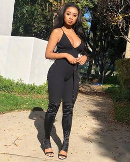 Desiree Mitchell feet photo thumbnail