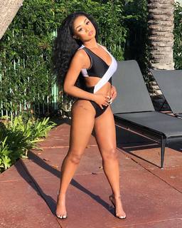 Desiree Mitchell feet photo thumbnail