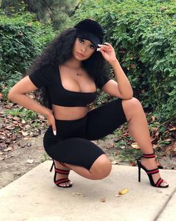Desiree Mitchell feet photo thumbnail