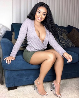 Desiree Mitchell feet photo thumbnail