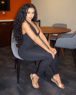 Desiree Mitchell feet photo thumbnail