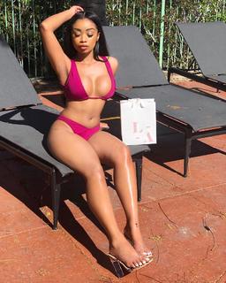 Desiree Mitchell feet photo thumbnail
