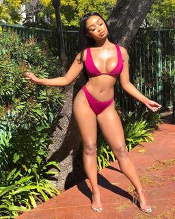 Desiree Mitchell feet photo thumbnail