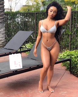 Desiree Mitchell feet photo thumbnail