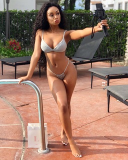 Desiree Mitchell feet photo thumbnail