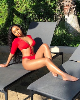 Desiree Mitchell feet photo thumbnail