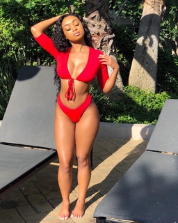Desiree Mitchell feet photo thumbnail