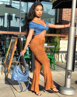 Desiree Mitchell feet photo thumbnail