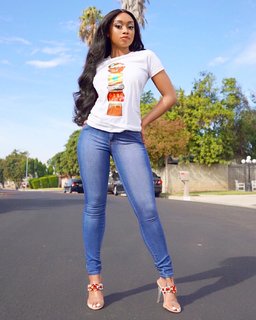 Desiree Mitchell feet photo thumbnail