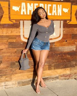 Desiree Mitchell feet photo thumbnail